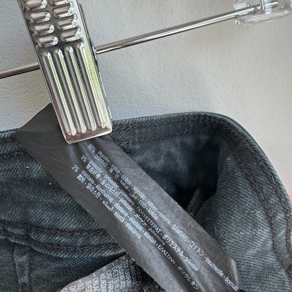 Zara Slim Fit Relaxed Leg High-waisted jeans with back patch pocket size 6 - Picture 13 of 13